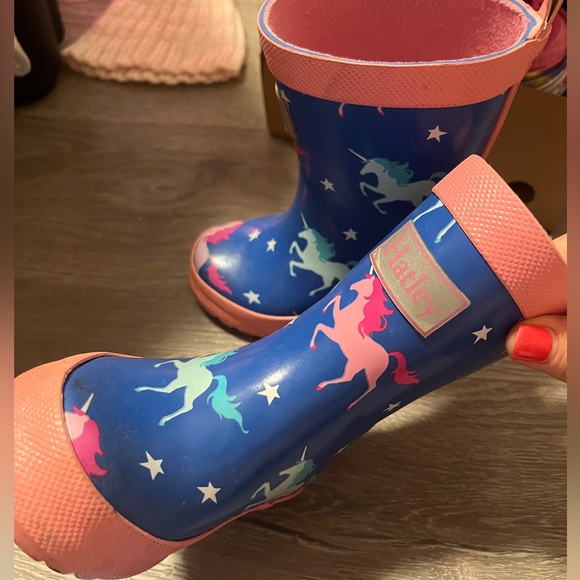 Hatley rain boots girls size 4 - Hatley Rain Boots - Shiny Twinkle Unicorns - Picture 2 of 4